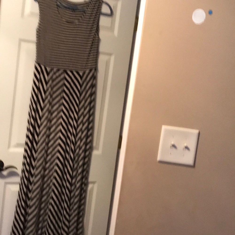 Ellen Tracy long sleevless dress day or night👗